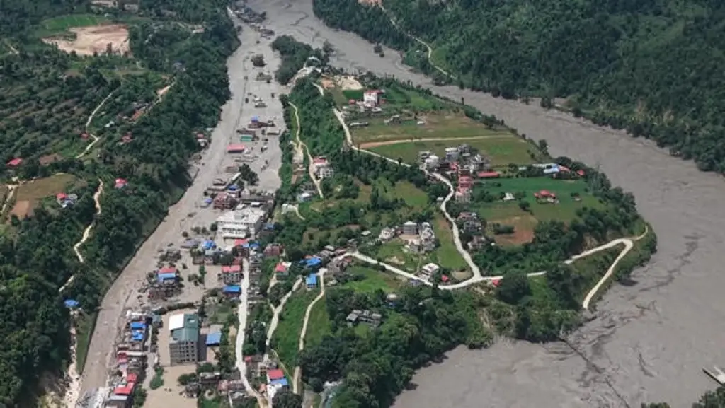 Imagen Suben a casi 600 los muertos por riada en Nepal