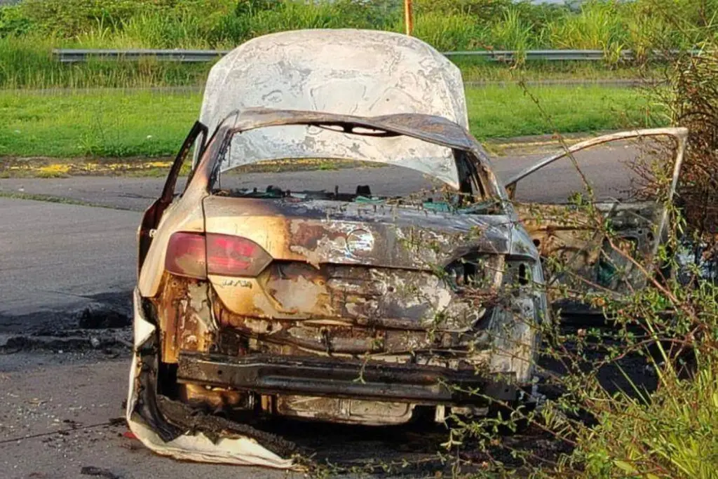 Imagen Arde auto en Veracruz