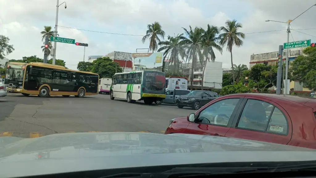 Imagen Choques provocan caos vial en Veracruz