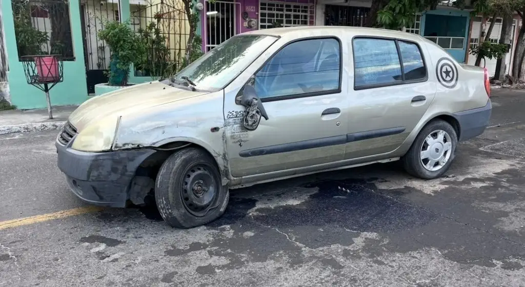 Imagen Reportan vehículo abandonado tras choque en Veracruz 