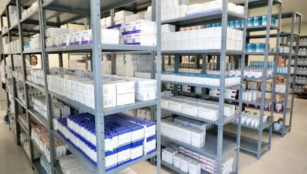 Imagen Nahle evalúa abasto de insumos en hospitales de Veracruz