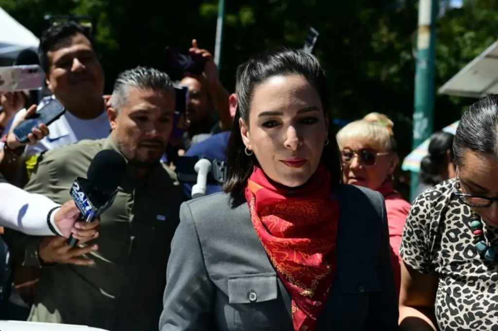 Imagen “Es un dato falso”: sobrina de AMLO niega salario de 106 mil pesos en COLVER
