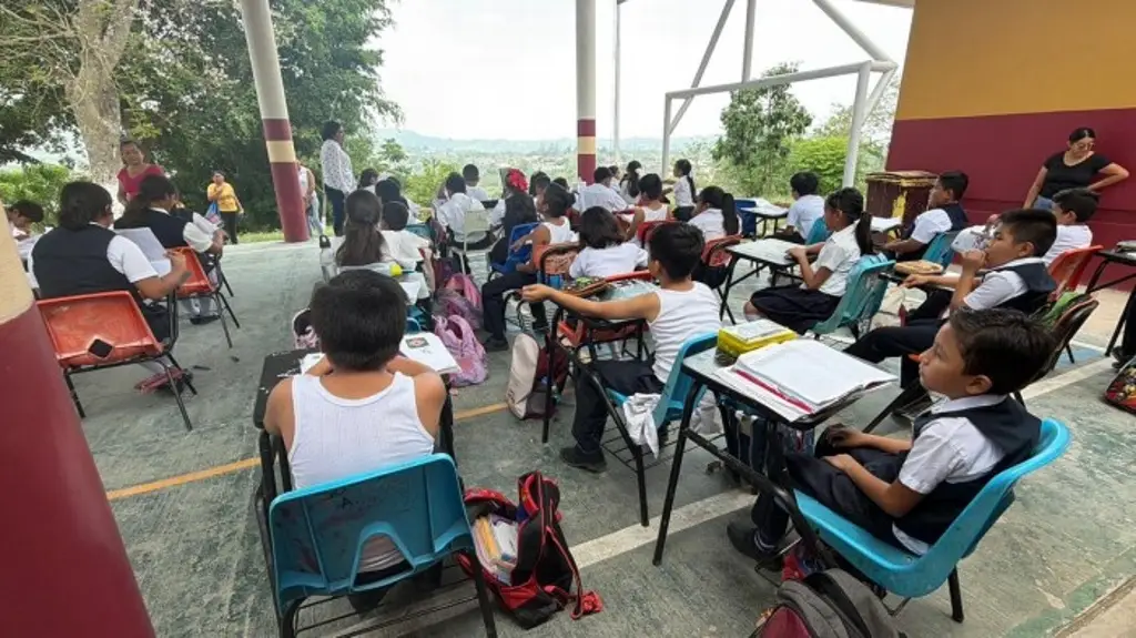 Imagen Reconocen rezago de hasta 50 años en escuelas de Veracruz