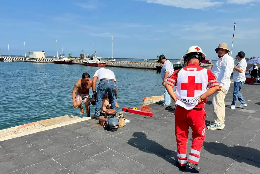 Imagen Fue deportado de Chicago; tres veces se aventó al mar en Veracruz