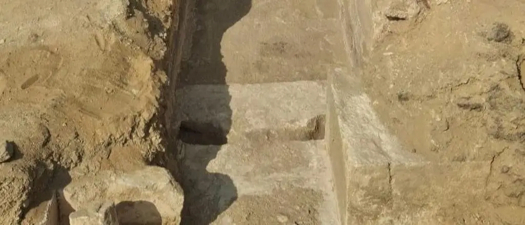 Imagen Hallan 'puerta al más allá en una tumba de 4 mil años