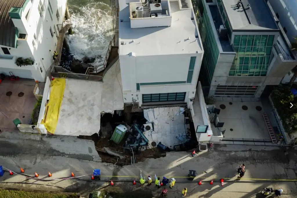 Imagen Evacúan a cientos por enorme socavón en casa del actor Nicolas Cage (+Video)