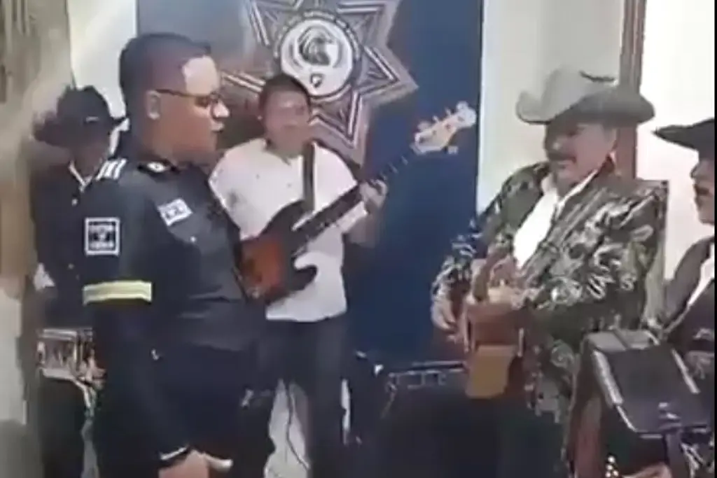 Imagen Exhiben a comandante ebrio y con arma durante horario laboral  (+Video)