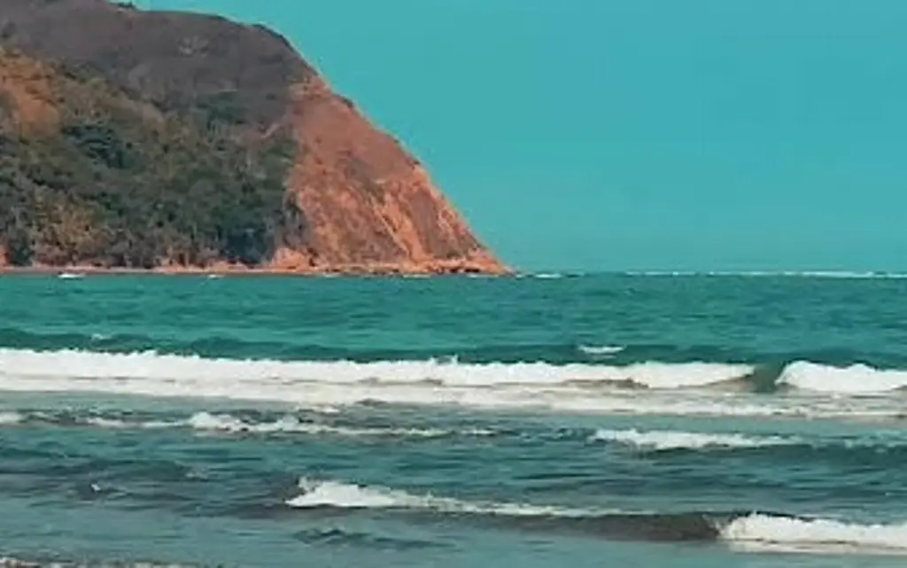 Imagen Tragedia en la playa: Hombre muere mientras nadaba con familiares