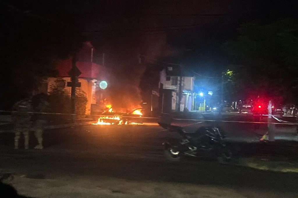 Imagen Arde taxi en El Coyol, Veracruz; esto se sabe