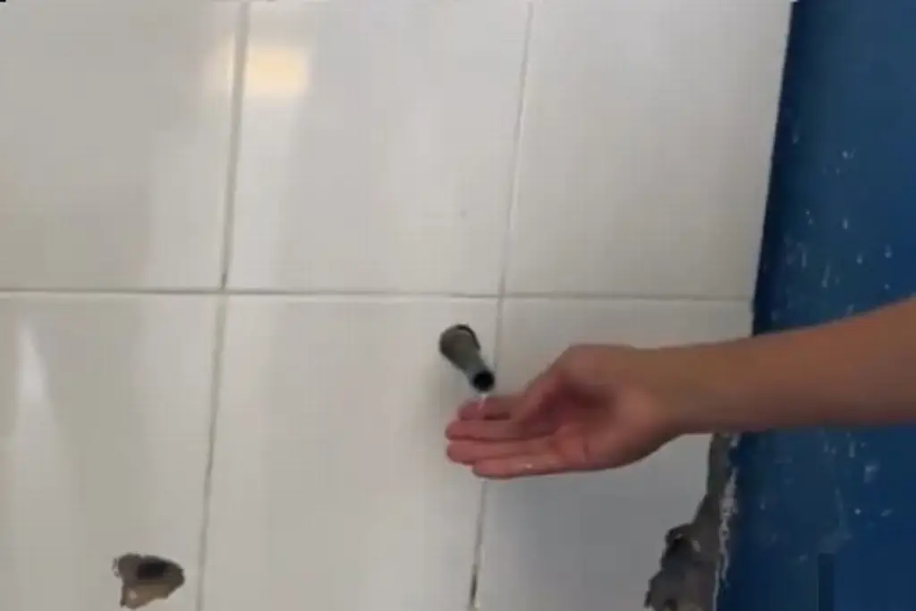 Imagen Exhibe baños del CETMAR y lo expulsan: padres exigen esto (+Video)