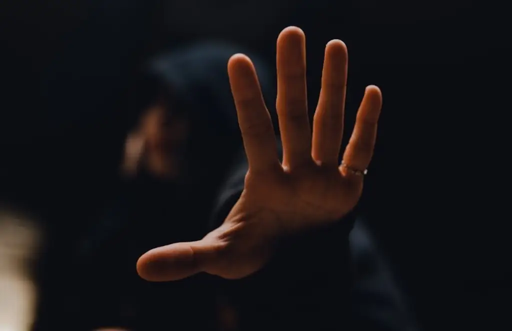 Imagen Un hombre admite haber drogado y abusado de su esposa durante más de 20 años