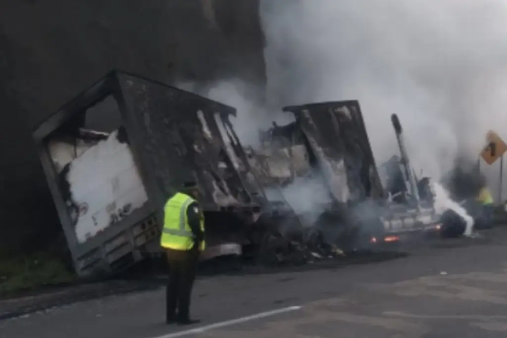 Imagen Accidente con incendio provoca cierre en la carretera Córdoba-Puebla ¿A qué altura?