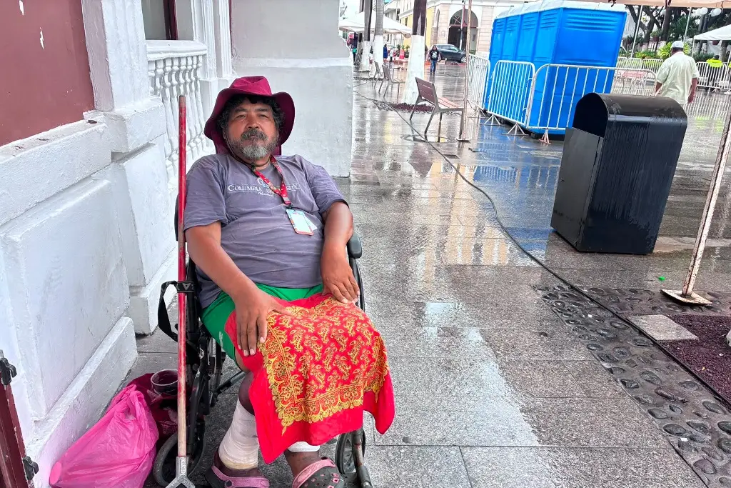 Imagen Veracruzano sin hogar pide ayuda urgente para reparar su silla de ruedas