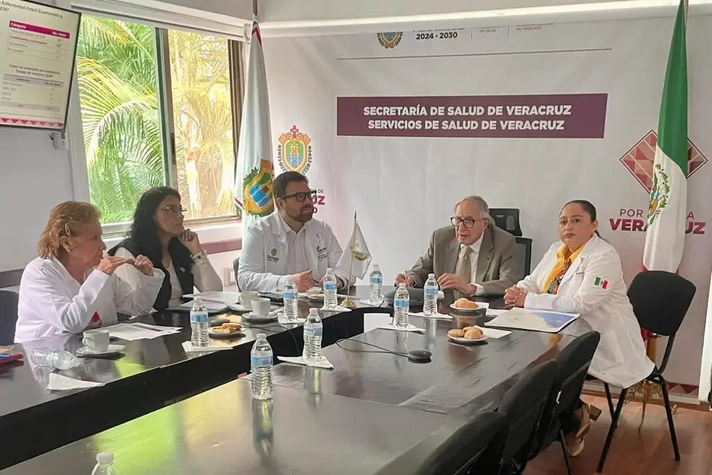 Imagen Secretario de Salud federal llega a Xalapa tras brote de sarampión en Cecan