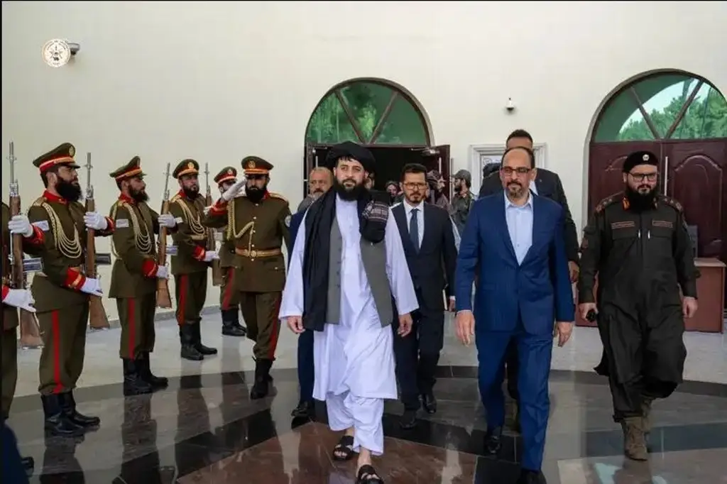 Imagen Talibanes se reúnen con mandos de inteligencia de Catar y Turquía