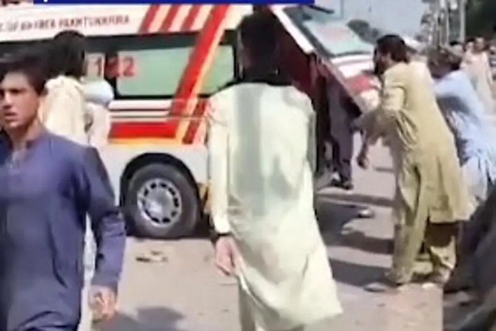 Imagen Ataque suicida en Pakistán deja 21 muertos y más de 80 heridos (+Video)