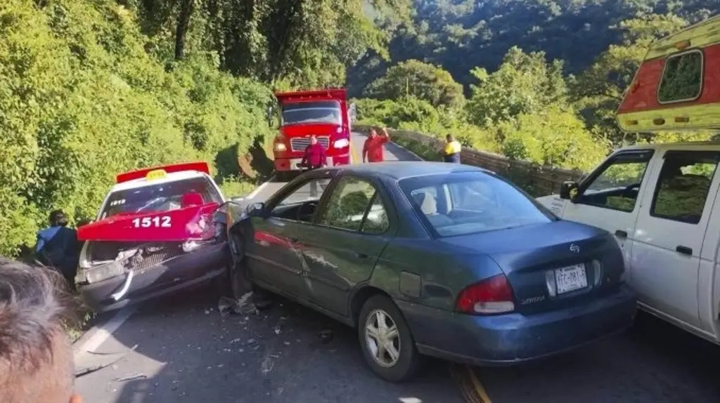 Imagen Chocan de frente en carretera de Veracruz este sábado