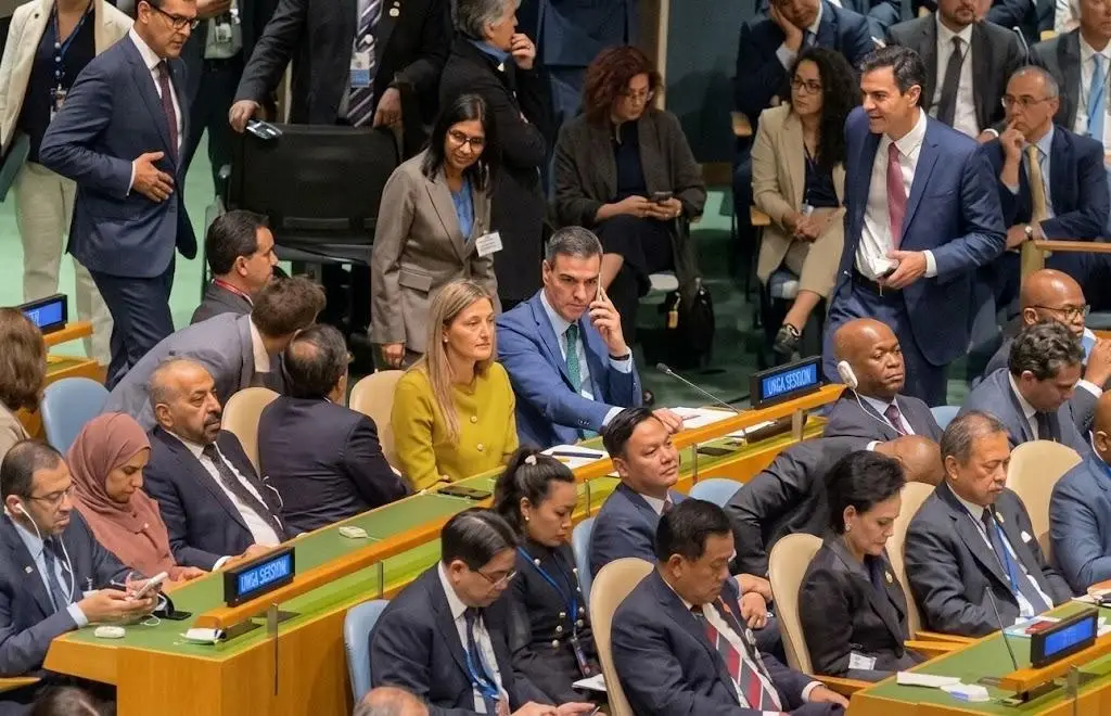 Imagen Polémico beso de Delcy Rodríguez a Pedro Sánchez en ONU ¿Qué pasó después? (+Video)