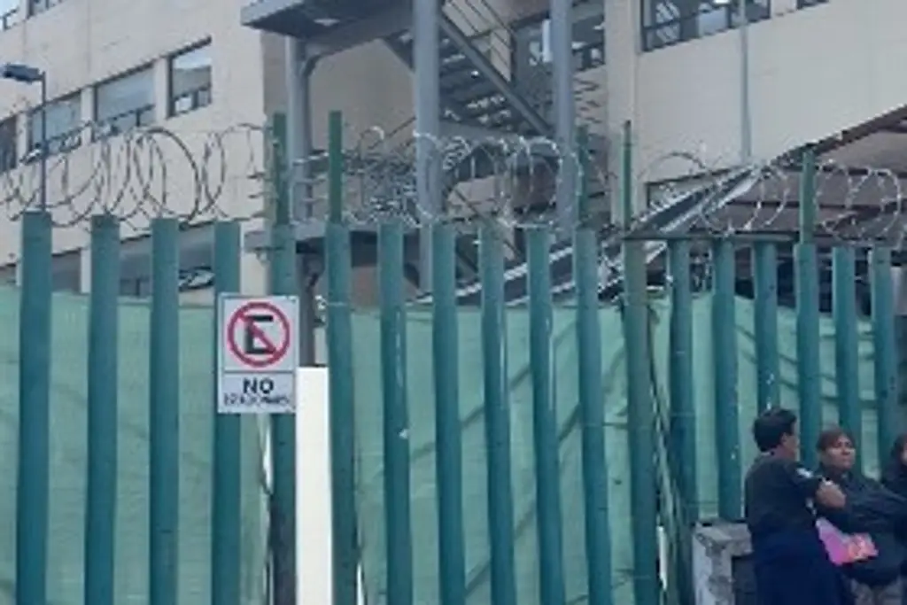 Imagen Adulto mayor muere tras caer del cuarto piso del Centro Médico Siglo XXI (+Video)