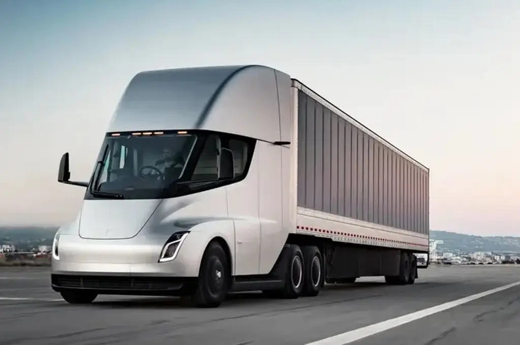 Imagen Tesla recibe el mayor pedido de camiones eléctricos pesados realizado hasta ahora en EEUU