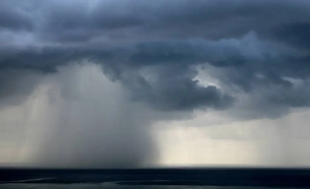 Imagen Huracán 'Polo' deja daños y lluvias en Acapulco y estos otros lugares afectados