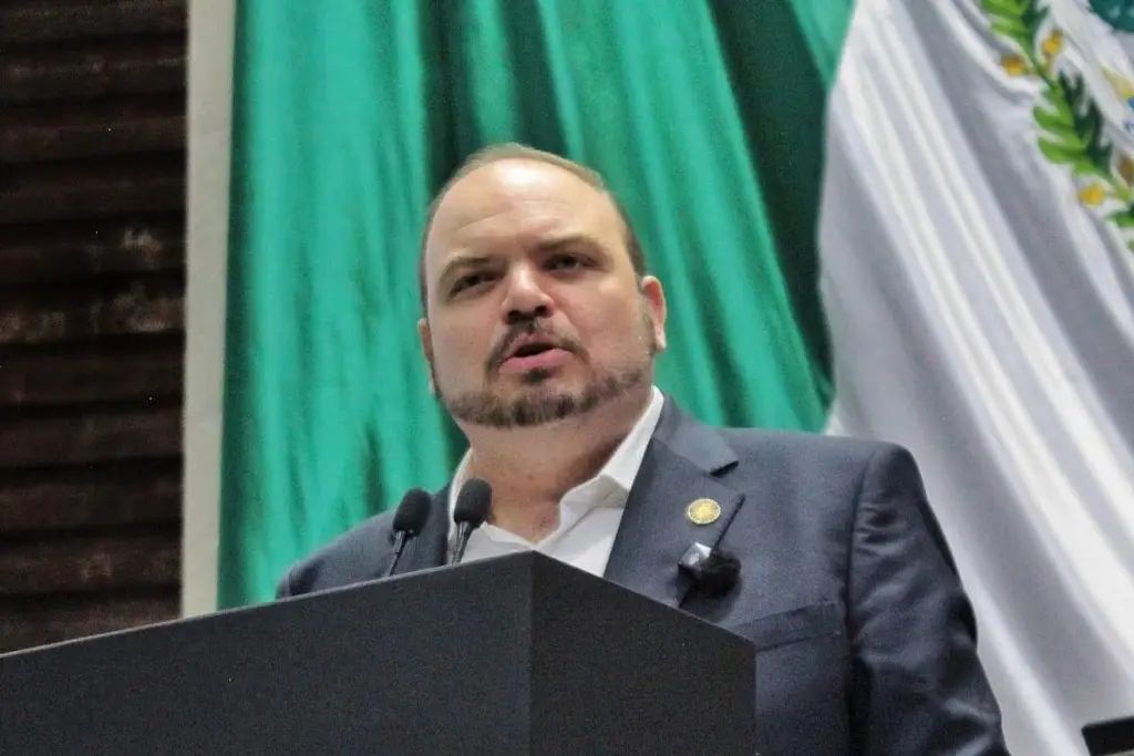 Imagen 'Hipocresía y doble moral': Sergio Gil arremete contra Morena por reforma contra doble nacionalidad