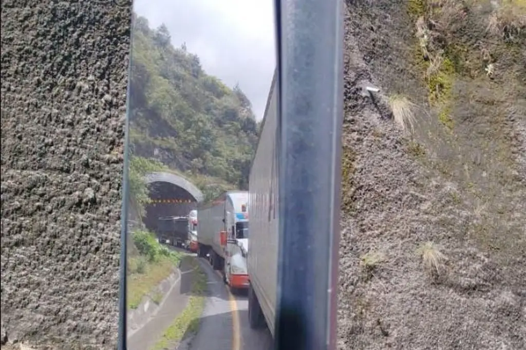 Imagen Tráfico pesado en zona de túneles de las Cumbres de Maltrata