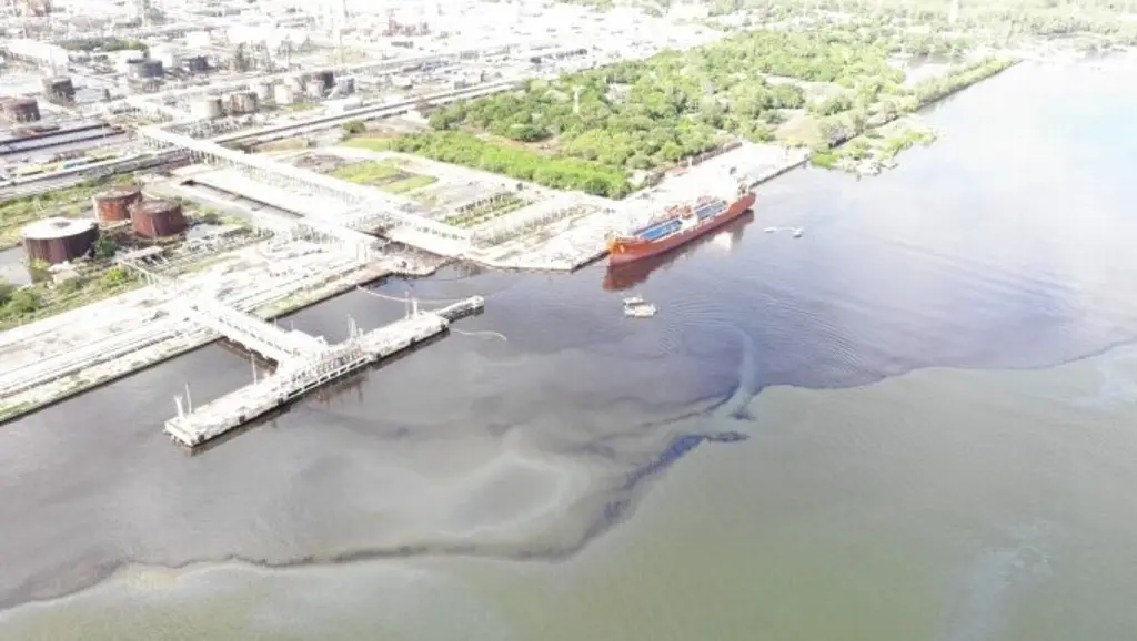 Imagen Pemex culpa a lluvias del derrame de Refinería Madero al río Pánuco