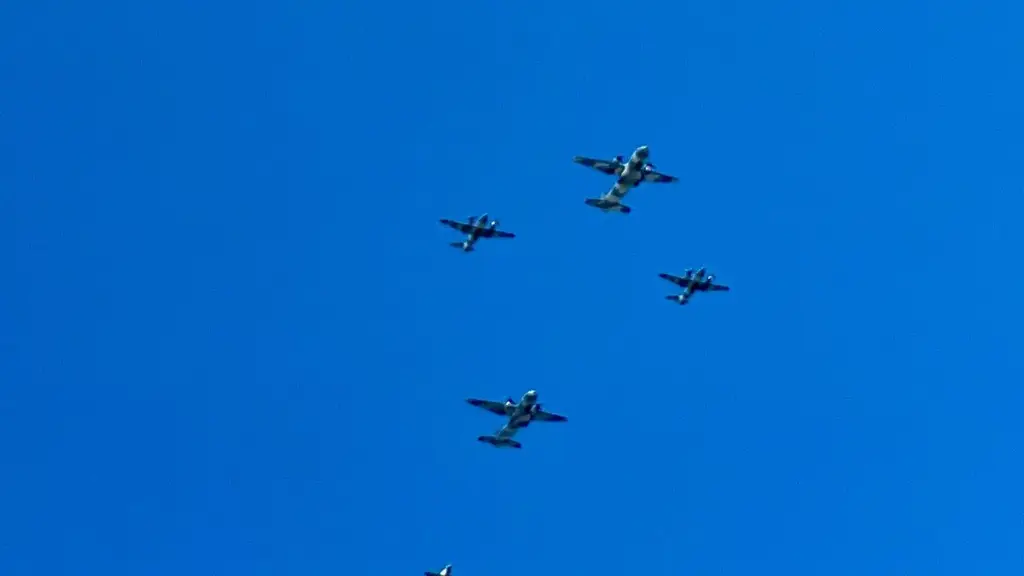 Imagen Algo se prepara en el cielo de Veracruz: aviones y helicópteros sorprenden en el malecón