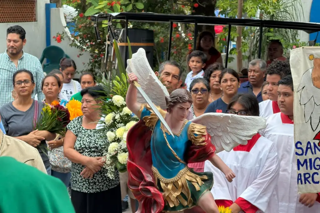 Imagen Llegan de México y del extranjero: así son los viernes de exorcismos en Puente Jula