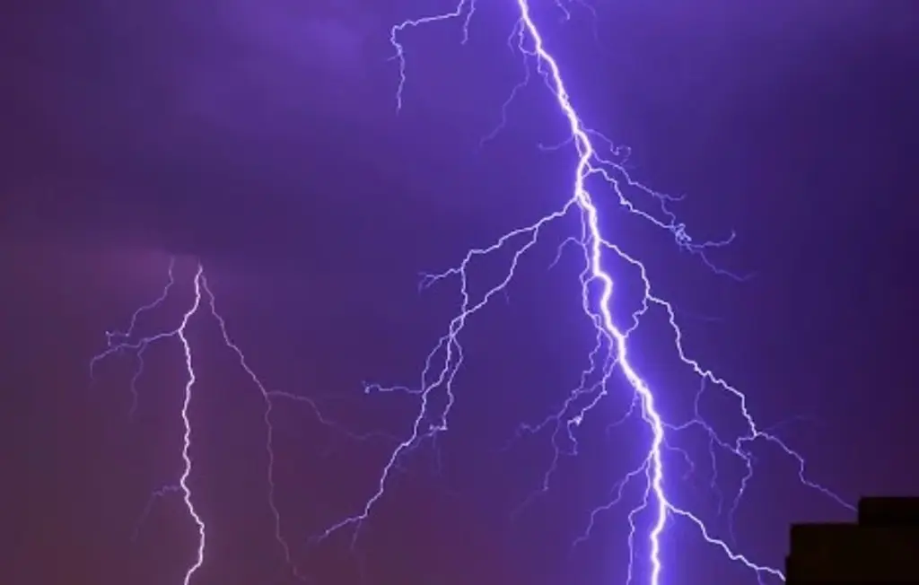 Imagen Potente trueno en la Ciudad de México es detectado como microsismo (VIDEO)