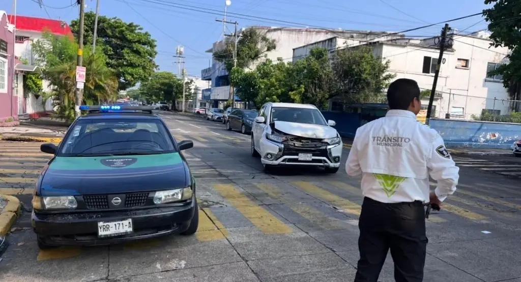 Imagen Accidente deja daños materiales y afecta la circulación en 1º de Mayo
