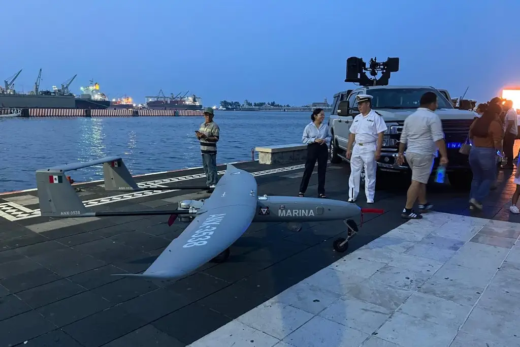 Imagen Armada acerca sus secretos de navegación al público en Veracruz; ¿hasta cuándo estarán?