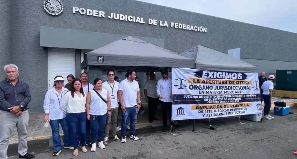 Imagen Paran labores y colocan candado en juzgado de Boca del Río; esta es su exigencia