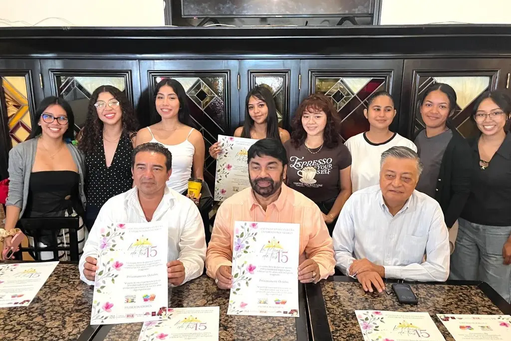 Imagen Sus familias no tendrán que pagar la fiesta: preparan XV años para jóvenes en Veracruz