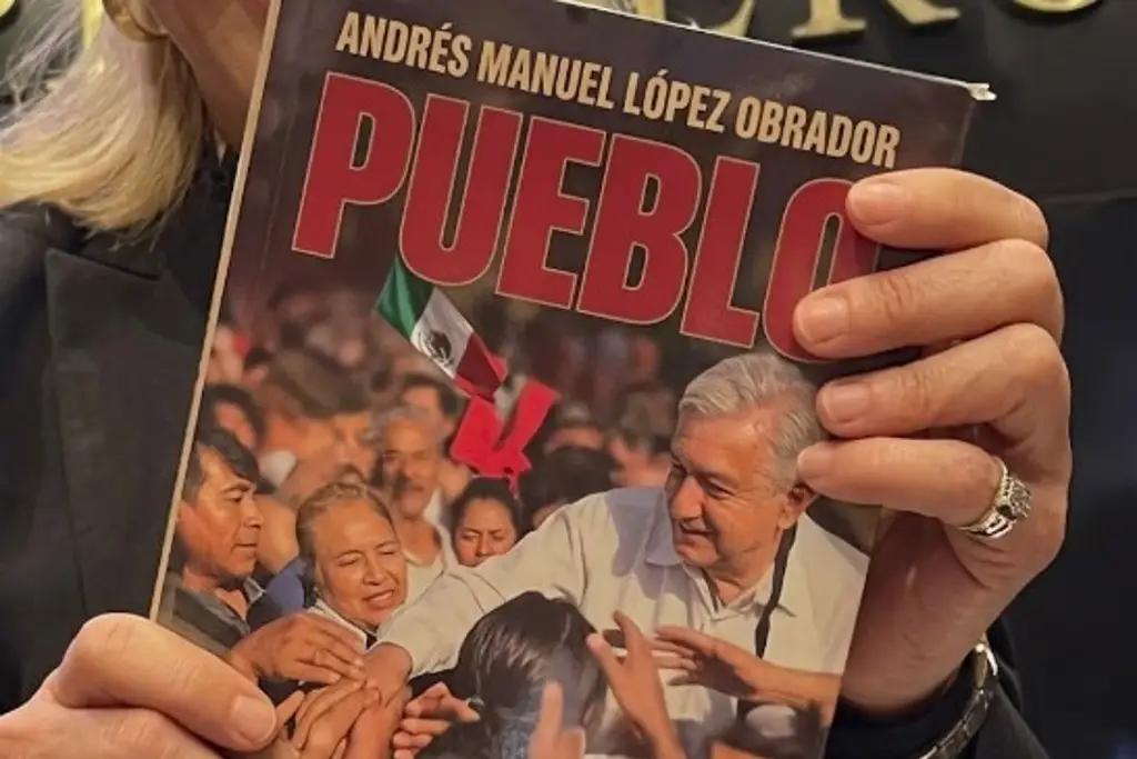 Imagen No fue AMLO quien les regaló su libro en el Senado; legislador pagó miles para repartir