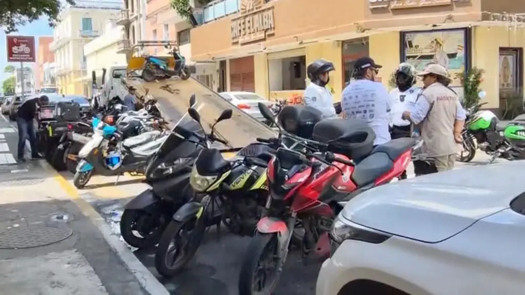 Imagen Retiran motos mal estacionadas en el centro de Veracruz 