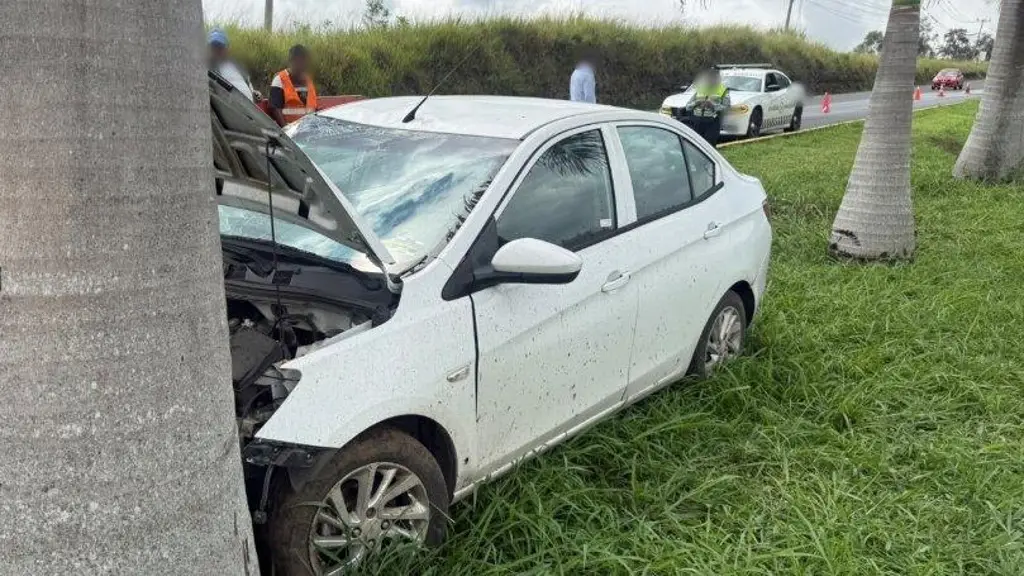 Imagen Se estrella sobre la carretera Xalapa-Veracruz este viernes