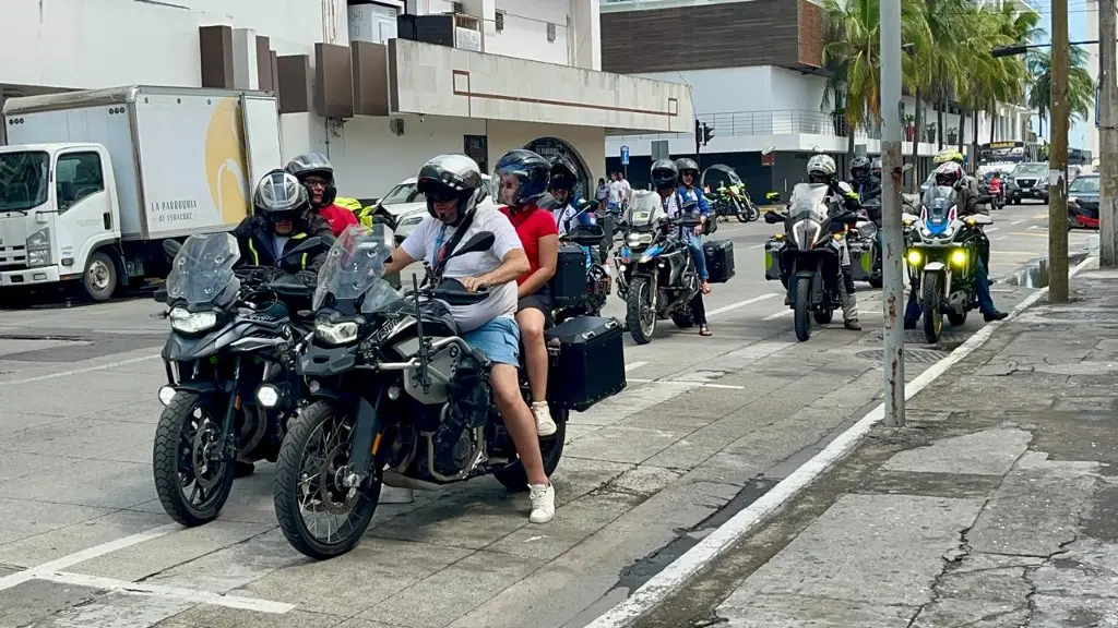 Imagen Mil 500 motocicletas salen de Veracruz rumbo a Acapulco; ¿cuál es el motivo de esta rodada?