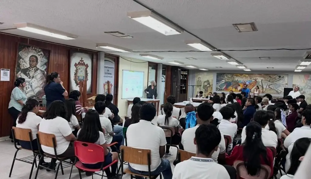Imagen Buscan acercar la ciencia a jóvenes de bachillerato en Boca del Río