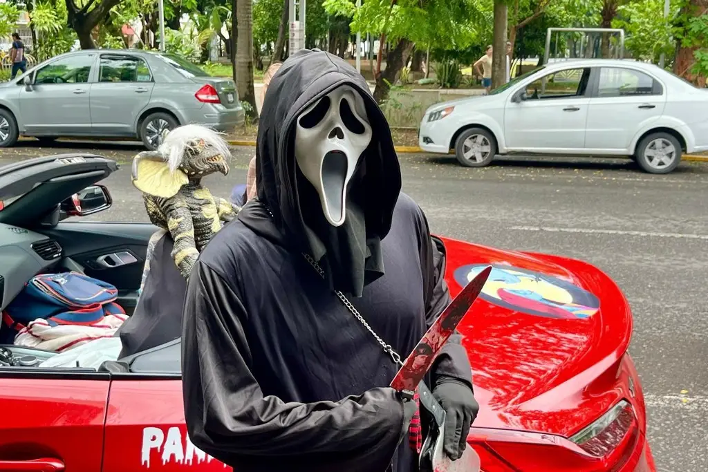 Imagen ¡Qué miedo! Sale a comprar tortillas y sorprende con su auto de terror en Veracruz (+ video)