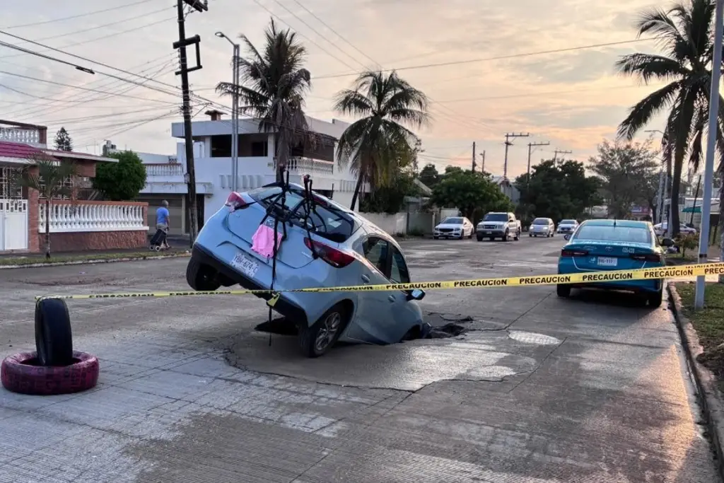 Imagen Boca del Río: ¿Quién paga los daños si tu vehículo cae en un socavón?