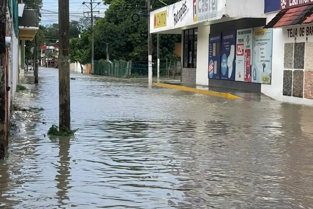 Imagen Desbordan arroyos en Álamo; evacuan a 35 personas por lluvias
