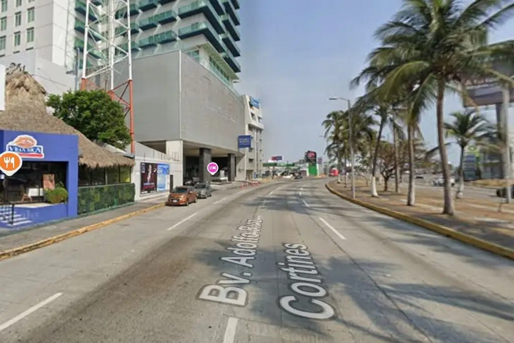 Imagen Cierran la circulación sobre el bulevar Ruiz Cortines en Boca del Río; ¿por qué?