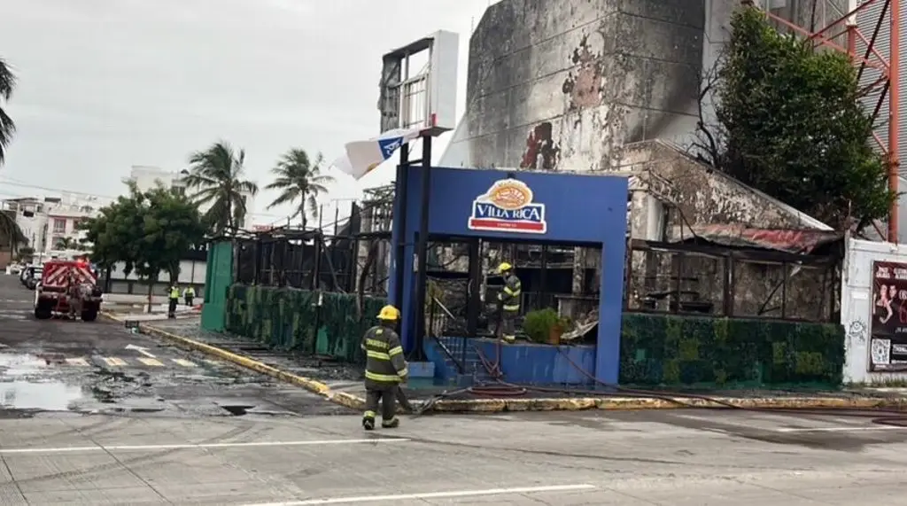 Imagen Revelan posibles causas del incendio del restaurante de mariscos en Boca del Río 
