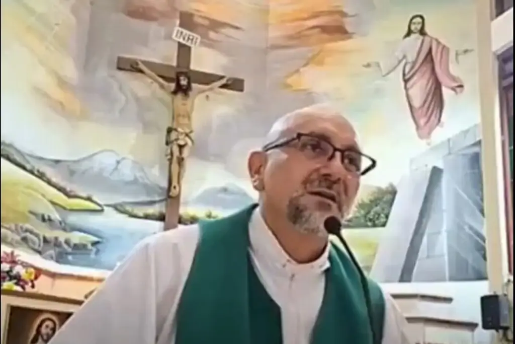 Imagen Las últimas palabras del sacerdote antes de que una cruz lo aplastara (+Video)