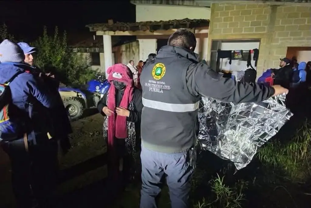 Imagen Rescatan a más de 30 excursionistas extraviados en el Pico de Orizaba