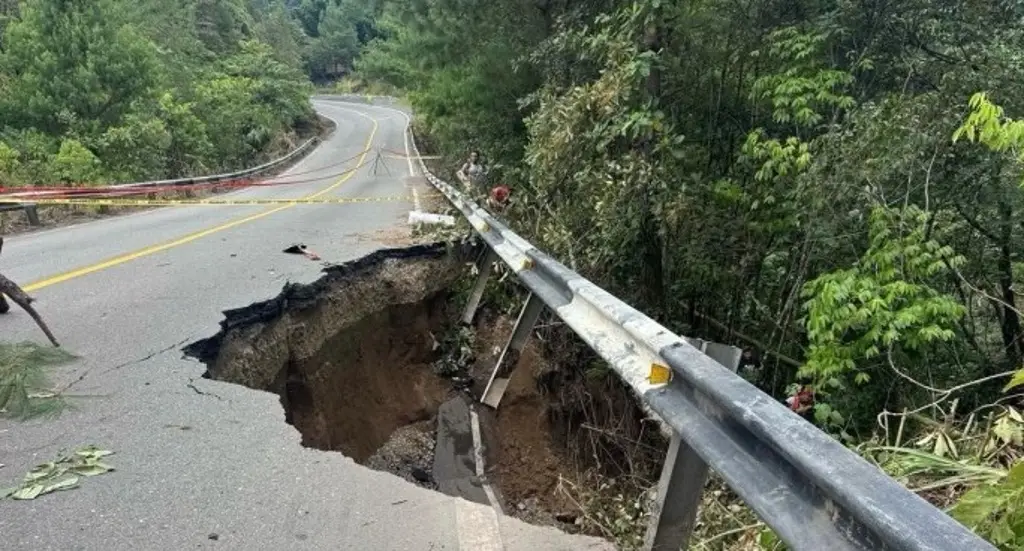 Imagen Se registra deslave en la carretera Teziutlán-Perote a consecuencia de las lluvias intensas