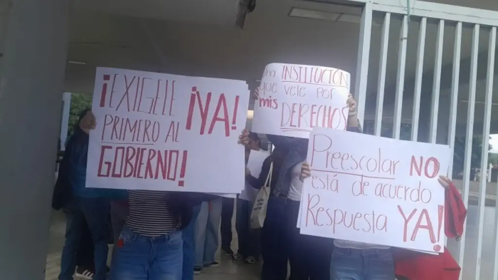 Imagen Paran labores en Normal Veracruzana por cobro de inscripción
