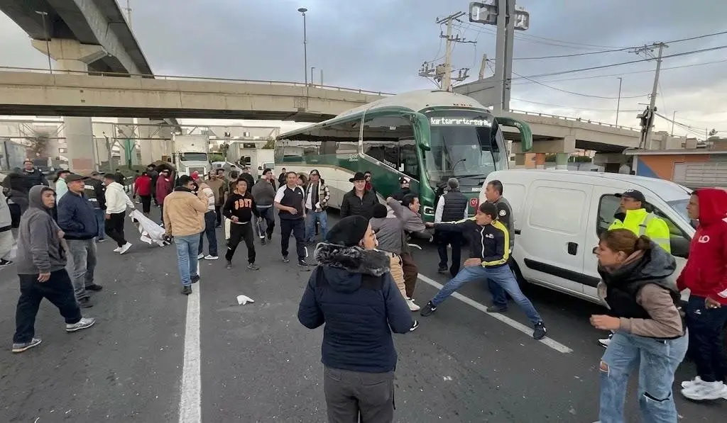 Imagen Así el nuevo enfrentamiento en la México-Toluca; agrava caos vial este miércoles (+Video)